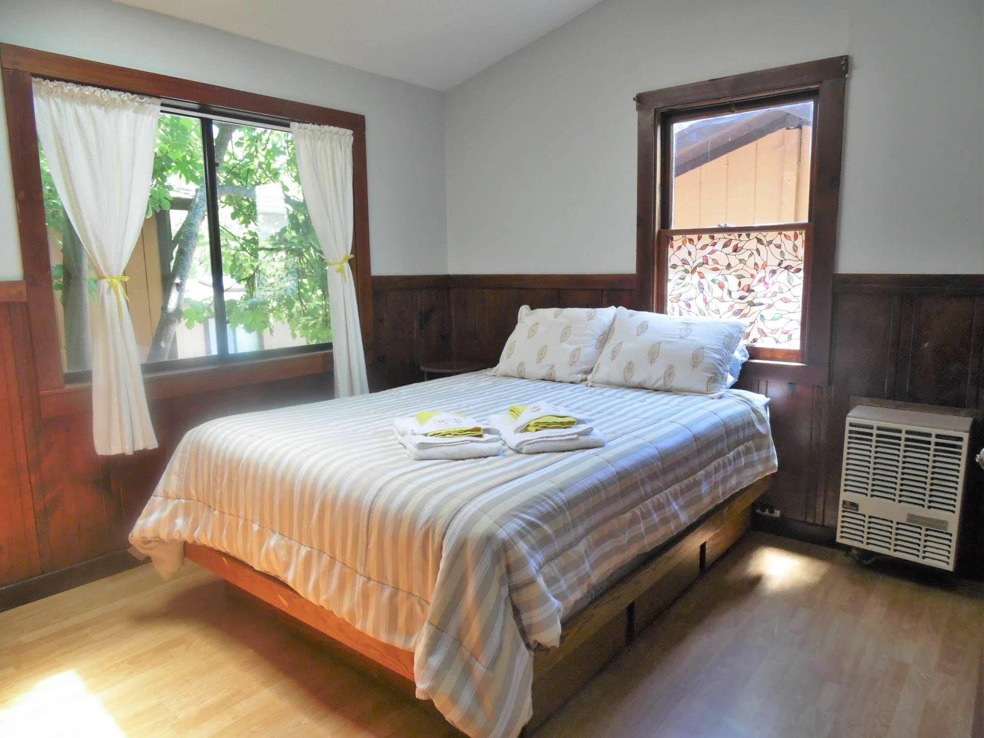 Riverlane Resort Guerneville Exterior photo